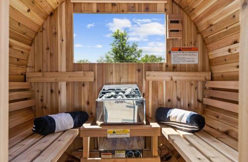 Cherry Log House | Couples Retreat, Sauna, Hot Tub, Speakeasy, Views