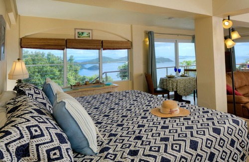 Estate Freemans Ground Villa | Couples Retreat, Sweeping VIEWS, Kayaks Await at the Beach!