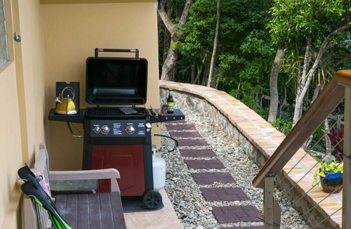 Estate Freemans Ground Villa | Couples Retreat, Sweeping VIEWS, Kayaks Await at the Beach!