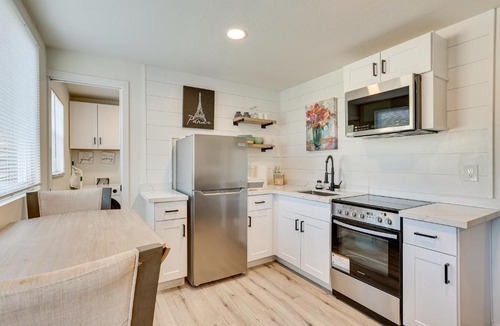 Phoenix Apartment | Couples Retreat! Tiny Home 5 Mi to Dtwn Phoenix