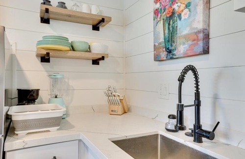 Phoenix Apartment | Couples Retreat! Tiny Home 5 Mi to Dtwn Phoenix