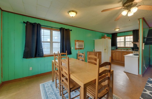 Fort Gaines Apartment | Couple’s Retreat w/Dock Access on Lake Eufaula!