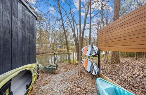 Terrell House | Couples Retreat, Yard Games, Firepit, Paddleboards