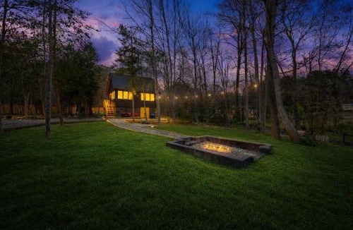 Terrell House | Couples Retreat, Yard Games, Firepit, Paddleboards