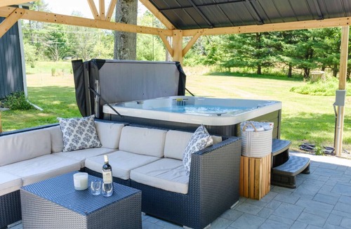 Wilton Manors House | Couples Romantic Escape Hot Tub Fireplace