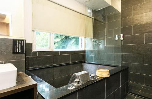 Wulai Hotel | Courier Station