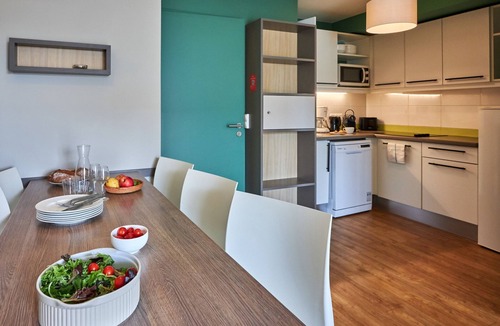 Courseulles-sur-Mer Apartment | Courseulles Family Apartment for 6