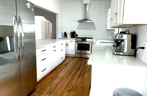 Marfa House | Courthouse Corner - Beautiful adobe, pet friendly