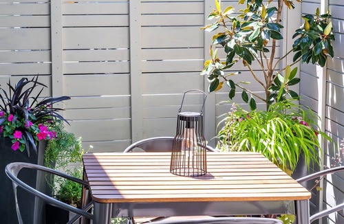 Historic Railroad District Cottage | Courtside Cottage - WalkScore 93 - Dog Friendly