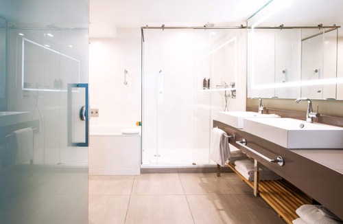 Issy-les-Moulineaux Hotel | Courtyard by Marriott Paris Porte de Versailles
