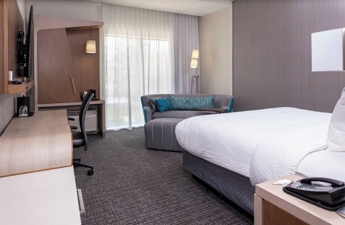 Speedway Hotel | Courtyard by Marriott Indianapolis West - Speedway
