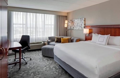 Harbor View - Orient Heights Hotel | Courtyard by Marriott Boston Logan Airport