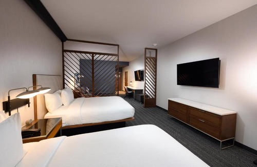 Charlotte Hotel | Courtyard by Marriott Charlotte Waverly