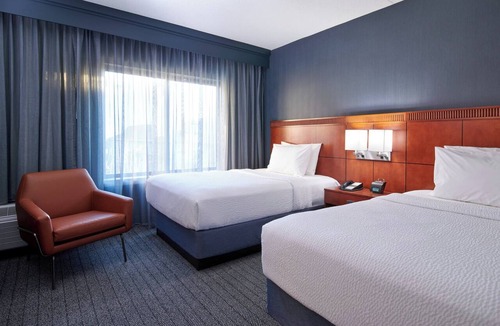 Half Day Hotel | Courtyard by Marriott Chicago Lincolnshire