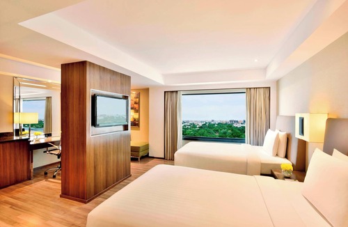 Teynampet Hotel | Courtyard by Marriott Chennai