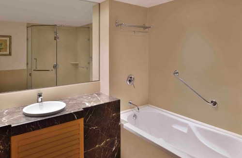 Teynampet Hotel | Courtyard by Marriott Chennai