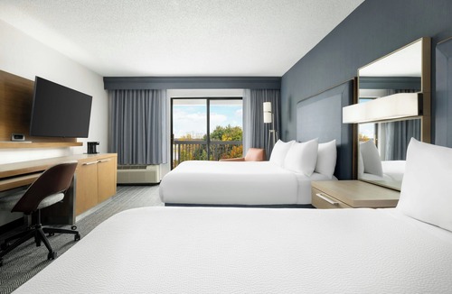 Concord Hotel | Courtyard by Marriott Concord
