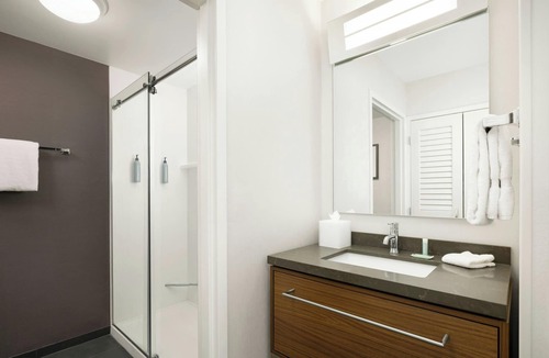 Concord Hotel | Courtyard by Marriott Concord