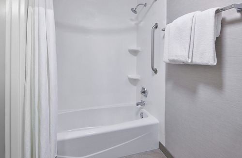 Romulus Hotel | Courtyard by Marriott Detroit Metropolitan Airport Romulus