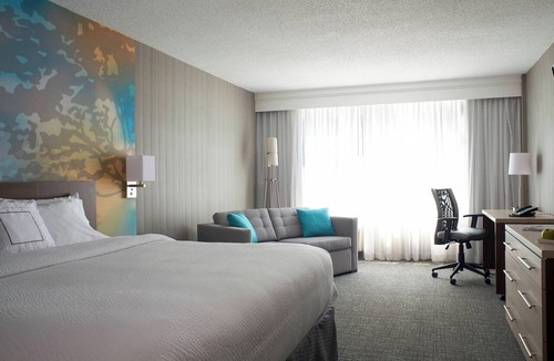 Church and Wellesley Hotel | Courtyard by Marriott Downtown Toronto