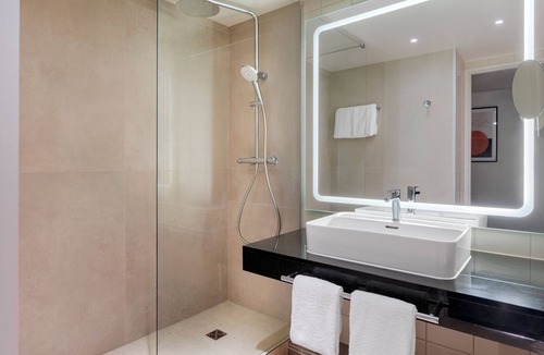 Saint-Denis Hotel | Courtyard by Marriott Paris Saint Denis