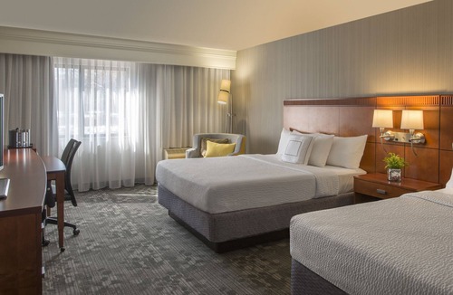 East Paris Hotel | Courtyard by Marriott Grand Rapids Airport
