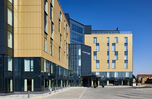 Harlington Hotel | Courtyard by Marriott London Heathrow Airport