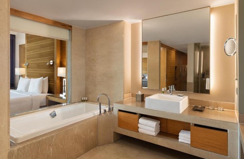 Gurugram Hotel | Courtyard by Marriott Gurugram Downtown
