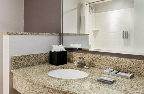 Hadley Hotel | Courtyard by Marriott Hadley Amherst