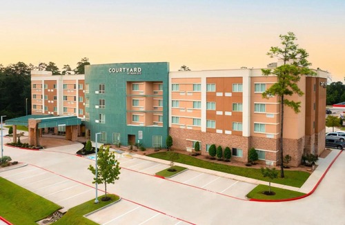 Spring Hotel | Courtyard by Marriott Houston City Place