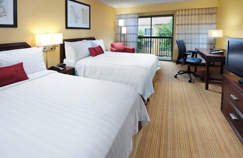 Southeast Houston Hotel | Courtyard by Marriott Houston Hobby Airport