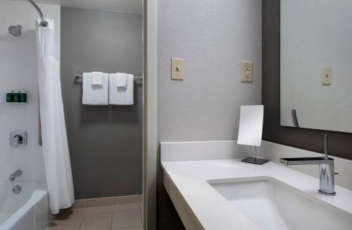 Red Bank Hotel | Courtyard by Marriott Lincroft Red Bank