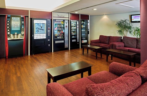 Gatwick Hotel | Courtyard by Marriott London Gatwick Airport