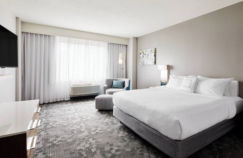 Westown Hotel | Courtyard by Marriott Milwaukee Downtown