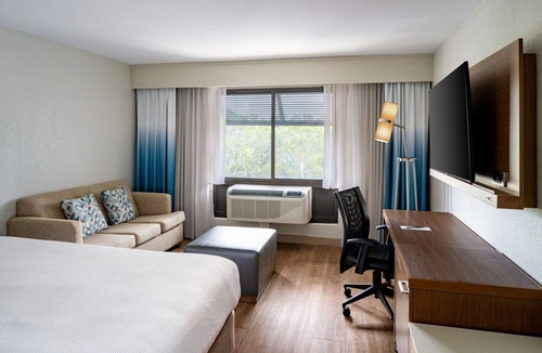 Central Naples Hotel | Courtyard by Marriott - Naples