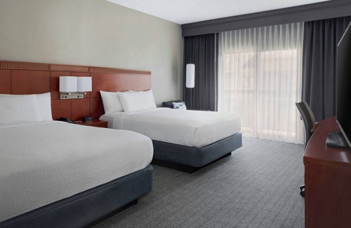 Landover Hotel | Courtyard by Marriott New Carrollton