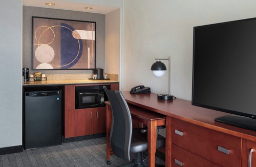 Landover Hotel | Courtyard by Marriott New Carrollton