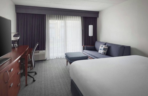 Landover Hotel | Courtyard by Marriott New Carrollton