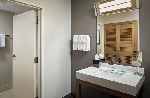 Newark Hotel | Courtyard by Marriott Newark Granville