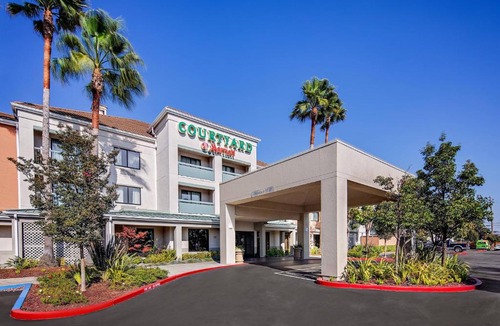 Oakland Hotel | Courtyard by Marriott Oakland Airport