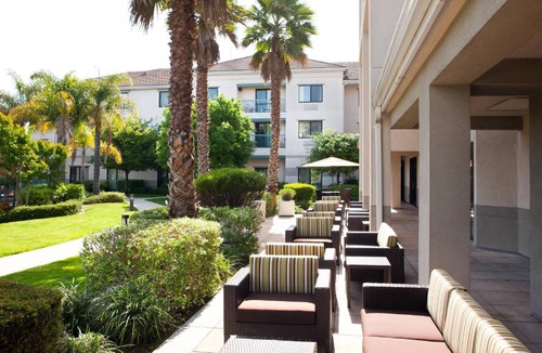 Oakland Hotel | Courtyard by Marriott Oakland Airport