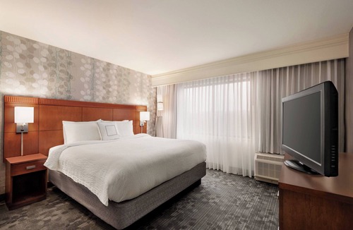 Woodbridge Hotel | Courtyard by Marriott Potomac Mills Woodbridge