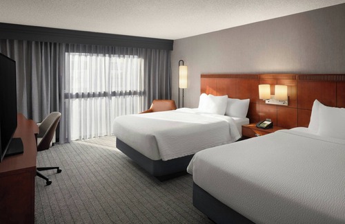 Greenway Hotel | Courtyard by Marriott Portland Beaverton
