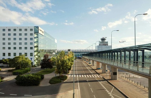Prague 6 Hotel | Courtyard by Marriott Prague Airport
