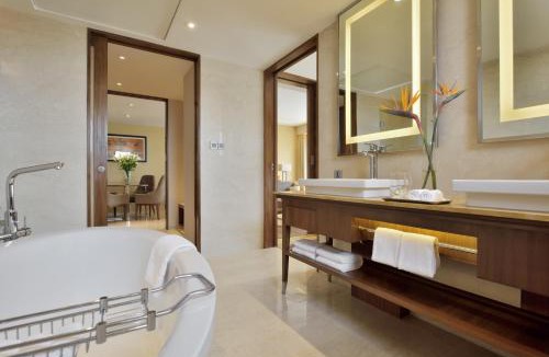 Raipur Hotel | Courtyard by Marriott Raipur