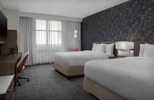 Downtown Richmond Hotel | Courtyard by Marriott Richmond Downtown