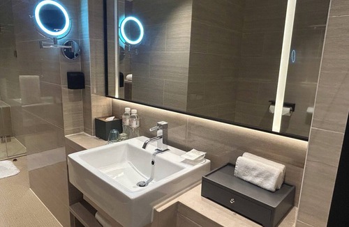Hong Kou Hotel | Courtyard by Marriott Shanghai Hongkou