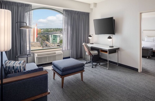 Downtown Hotel | Courtyard by Marriott Stamford Downtown