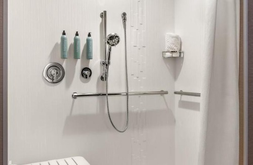Brookfield Hotel | Courtyard by Marriott Milwaukee Brookfield at Poplar Creek