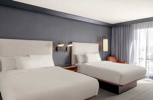 Brookfield Hotel | Courtyard by Marriott Milwaukee Brookfield at Poplar Creek